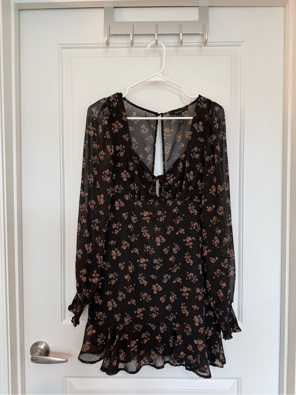 Forever 21 Black Long-Sleeve Floral Mini Dress